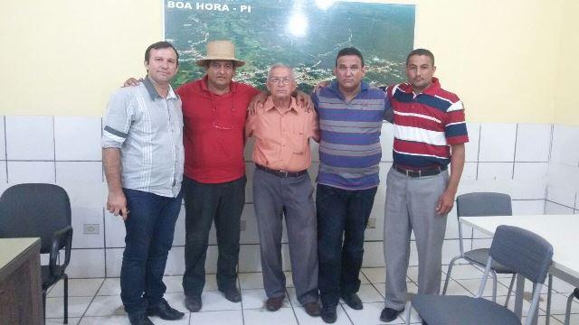 Prefeito Zé Resende, Recebe em seu gabinete a equipe de pastores que, irão trazer um projeto Social inédito a Boa Hora. - Imagem 2