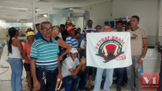 Agricultores ocupam agência do Banco do Brasil em Valença - Imagem 3