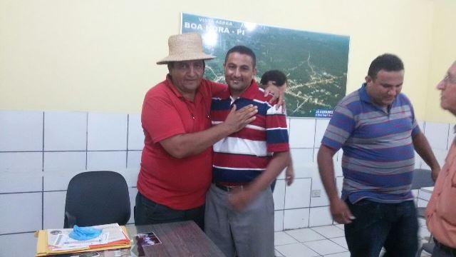 Prefeito Zé Resende, Recebe em seu gabinete a equipe de pastores que, irão trazer um projeto Social inédito a Boa Hora. - Imagem 1