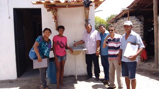 Prefeito Zé Resende acompanhado de técnicos, entrega casas do PAC I - Imagem 3