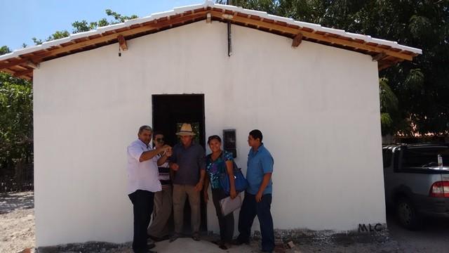 Prefeito Zé Resende acompanhado de técnicos, entrega casas do PAC I - Imagem 8