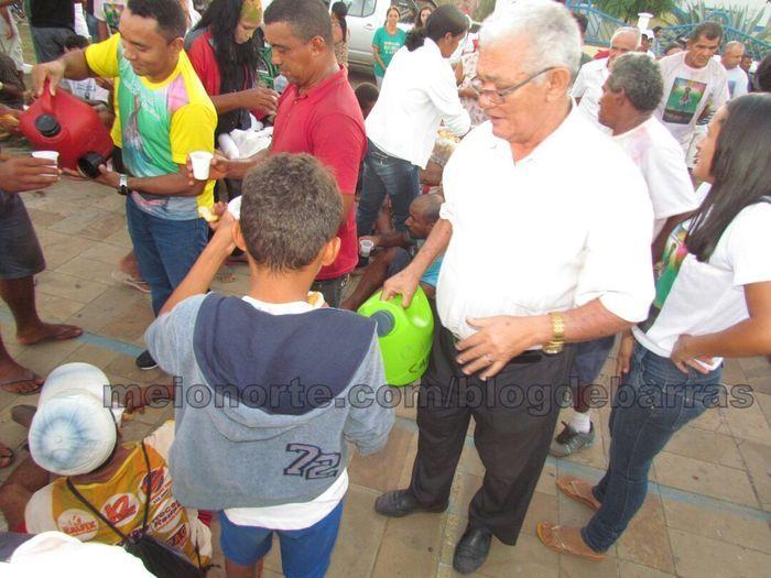 Fieis percorrem vários quilômetros para tocar o Mastro - Imagem 16