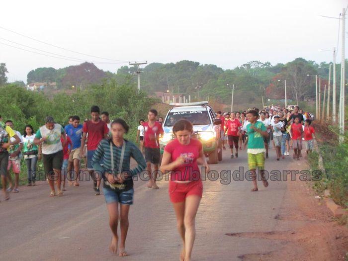 Fieis percorrem vários quilômetros para tocar o Mastro - Imagem 1