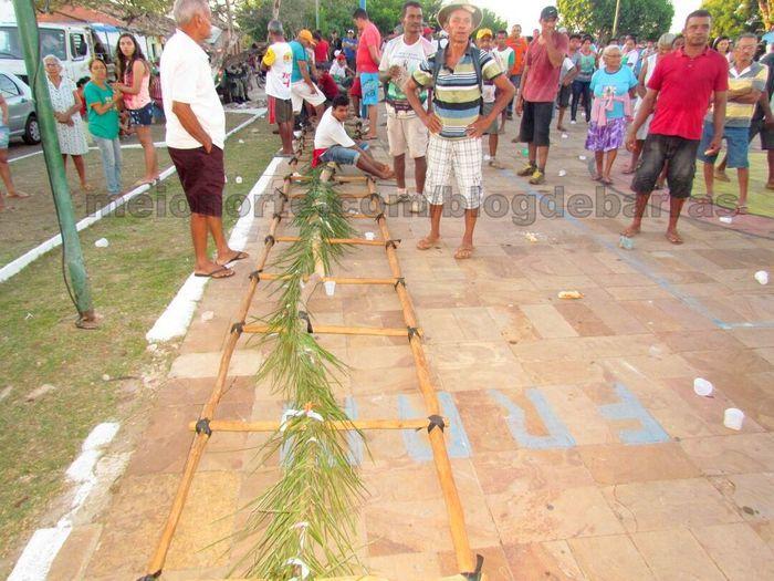 Fieis percorrem vários quilômetros para tocar o Mastro - Imagem 18