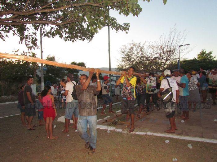 Fieis percorrem vários quilômetros para tocar o Mastro - Imagem 6