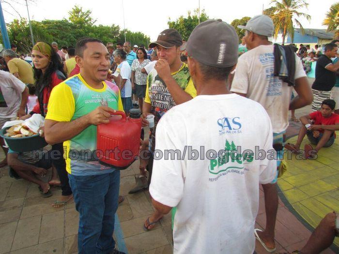 Fieis percorrem vários quilômetros para tocar o Mastro - Imagem 21