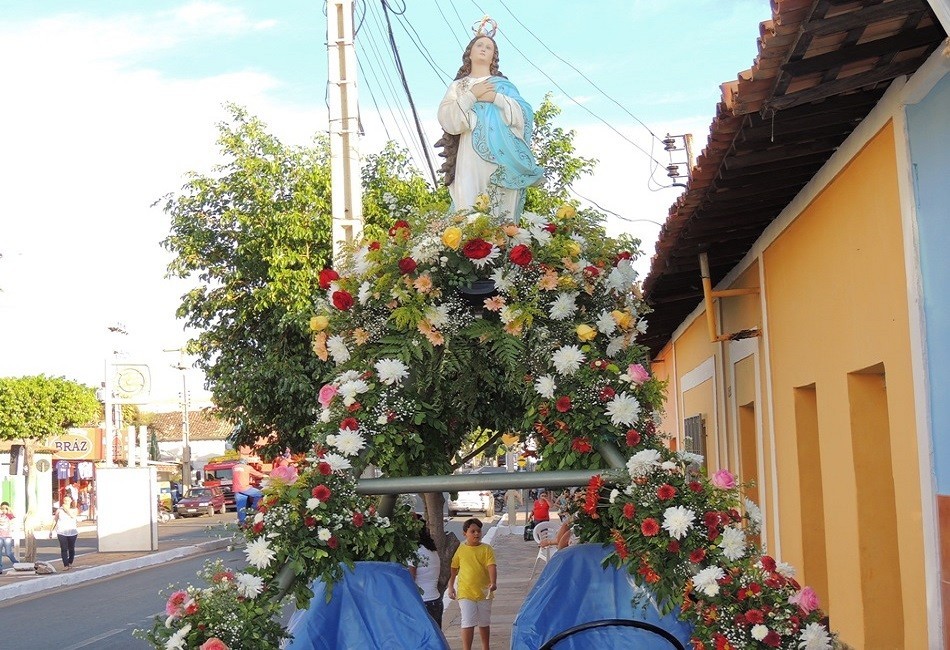 Multidão prestigia procissão de abertura dos festejos de N. S. da Conceição 