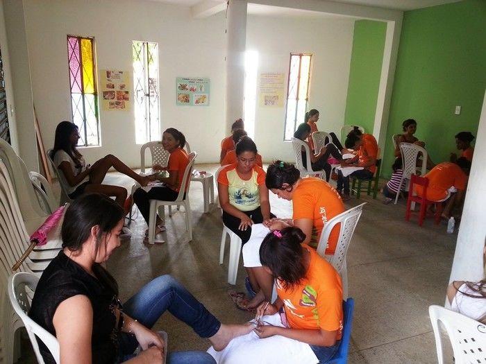 Alunas do curso de manicure atendem comunidade de forma gratuita - Imagem 11