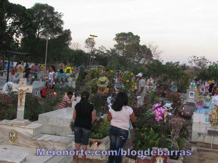 Missa e homenagens marcaram o Dia dos Finados em Barras - Imagem 3
