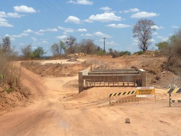 Construção da estrada que liga a localidade Santa Fé à Canavieira está a todo vapor - Imagem 4