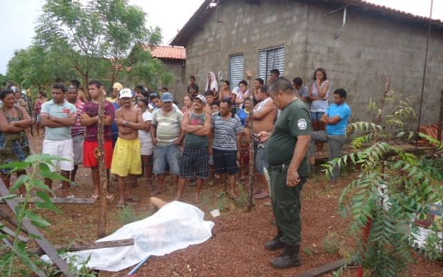Aposentada morre eletrocutada ao tocar em cerca de arame energizada - Imagem 2