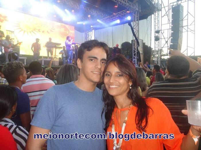 Lotação: Zezo ‘O Nordestino Apaixonado’ cantou e encantou público barrense - Imagem 28