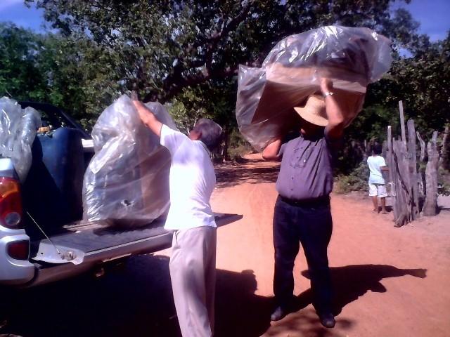 Prefeito Zé Resende faz entrega de mais 3 Cadeiras de Rodas. - Imagem 1