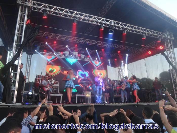 Lotação: Zezo ‘O Nordestino Apaixonado’ cantou e encantou público barrense - Imagem 31