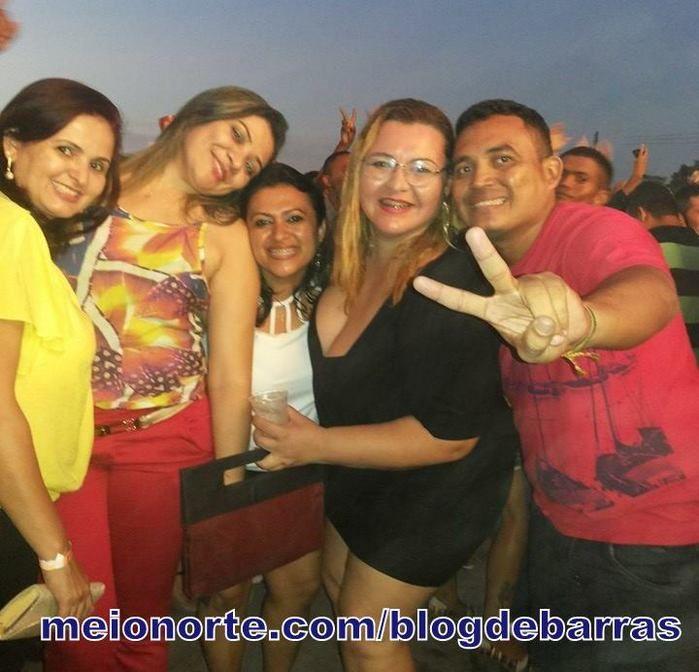 Lotação: Zezo ‘O Nordestino Apaixonado’ cantou e encantou público barrense - Imagem 10