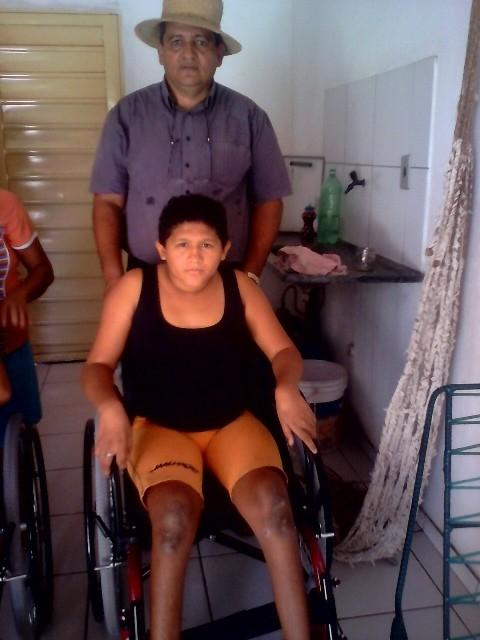 Prefeito Zé Resende faz entrega de mais 3 Cadeiras de Rodas. - Imagem 3