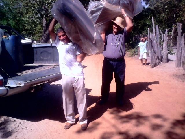 Prefeito Zé Resende faz entrega de mais 3 Cadeiras de Rodas. - Imagem 2