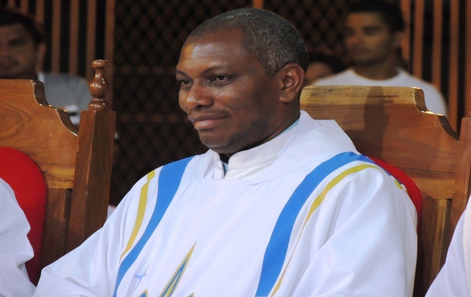 Padre Brasilino preside a primeira missa do festejo de N. S. da Conceição