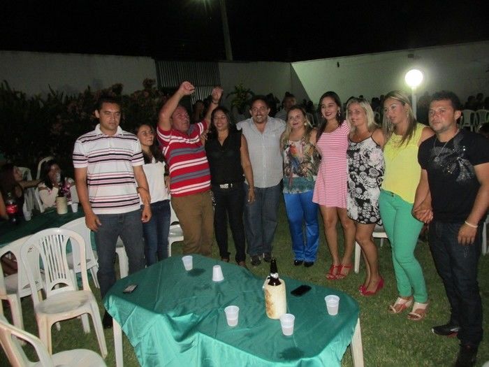 prefeito: Walter Alencar faz festa em sua Residência para homenagear Funcionários em Agricolândia - Imagem 17