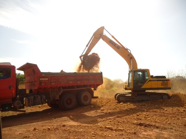 Prefeita Vânia Ribeiro acompanha obras de recuperação da estrada de Terra Nova - Imagem 4