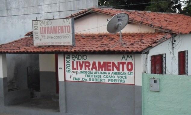 Ventos fortes durante chuva destroem torre de rádio comunitária no interior do Piauí - Imagem 1