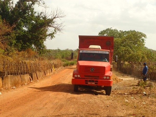 Prefeita Vânia Ribeiro acompanha obras de recuperação da estrada de Terra Nova - Imagem 8