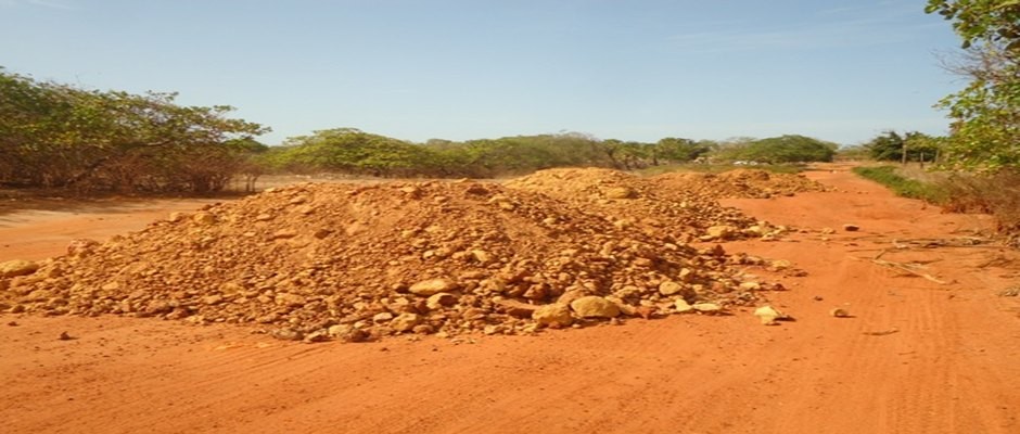 Prefeita Vânia Ribeiro acompanha obras de recuperação da estrada de Terra Nova