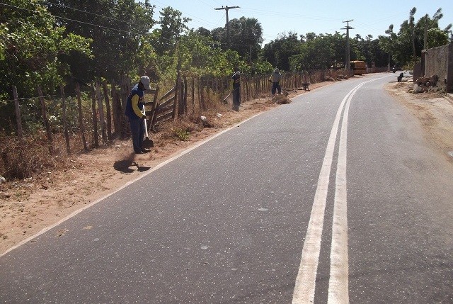 Prefeitura de Buriti dos Lopes mantém equipes trabalhando diariamente na limpeza pública - Imagem 2