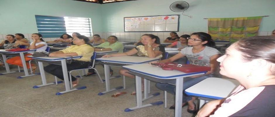 Escola Gil Meneses realiza último planejamento 2014