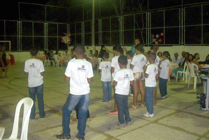 SECRETARIA DE EDUCAÇÃO FAZ FESTA EM HOMENAGEM AOS PROFESSORES - Imagem 7