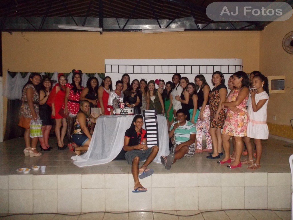 Confraternização da Secretaria de Assistência Social. Tema Filme.