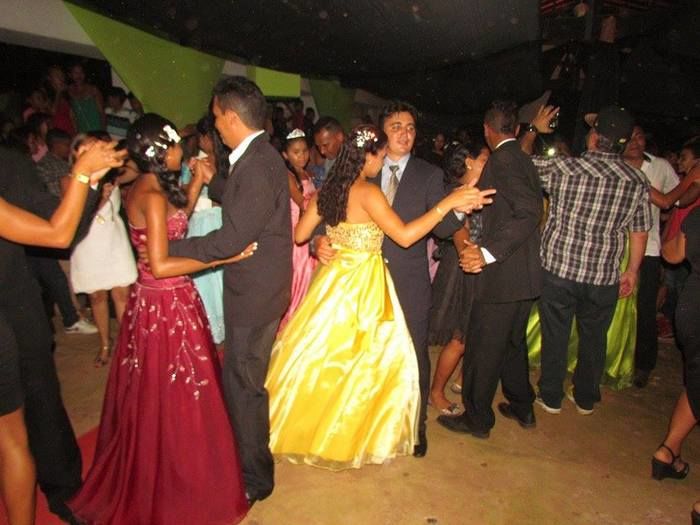 Alunos de escolas municipais colam grau no interior do município - Imagem 7