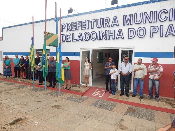 Autoridades no Hasteamento das Bandeiras - Imagem 5