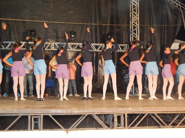 Apresentações Culturais com a Cia de Dança  - Imagem 4