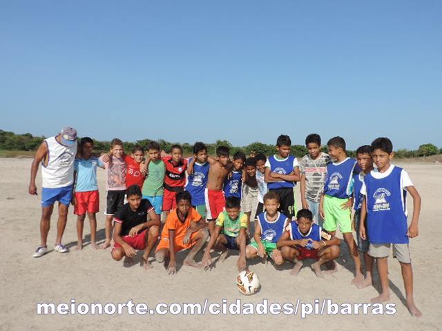 Professor Arturo Carvalho comanda escolinha de futebol em Barras - Imagem 1
