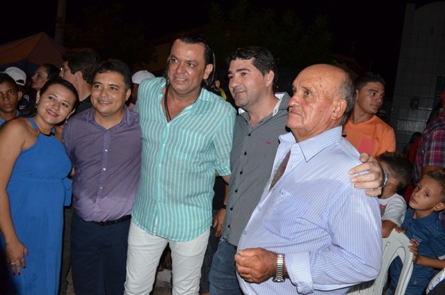 Vera Mendes comemora seus 19 anos e Frank Aguiar agita multidão. Veja a cobertura fotográfica: - Imagem 22