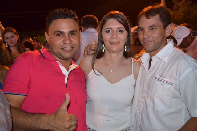 Vera Mendes comemora seus 19 anos e Frank Aguiar agita multidão. Veja a cobertura fotográfica: - Imagem 15