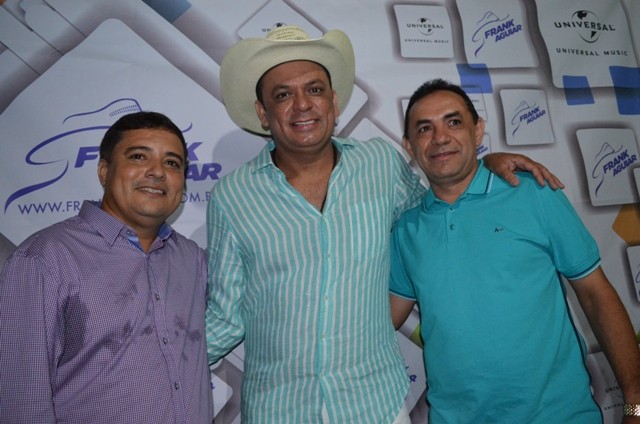 Vera Mendes comemora seus 19 anos e Frank Aguiar agita multidão. Veja a cobertura fotográfica: - Imagem 38