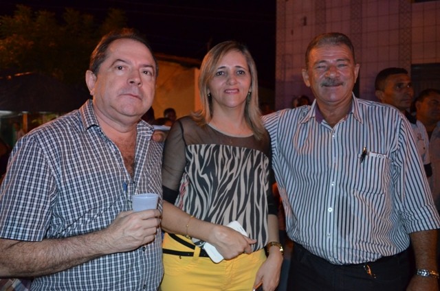 Vera Mendes comemora seus 19 anos e Frank Aguiar agita multidão. Veja a cobertura fotográfica: - Imagem 52