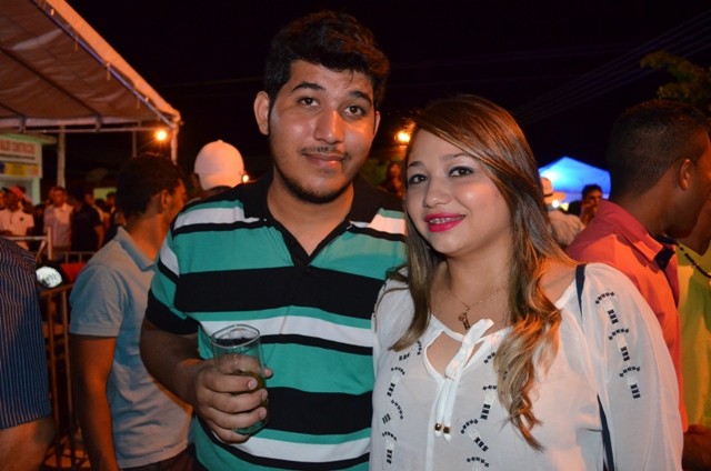 Vera Mendes comemora seus 19 anos e Frank Aguiar agita multidão. Veja a cobertura fotográfica: - Imagem 54