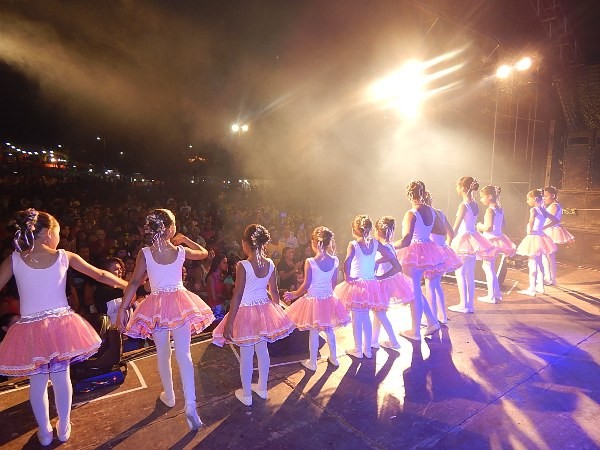 Escolinha de Balé Passo a Passo se apresentou para a população  - Imagem 7