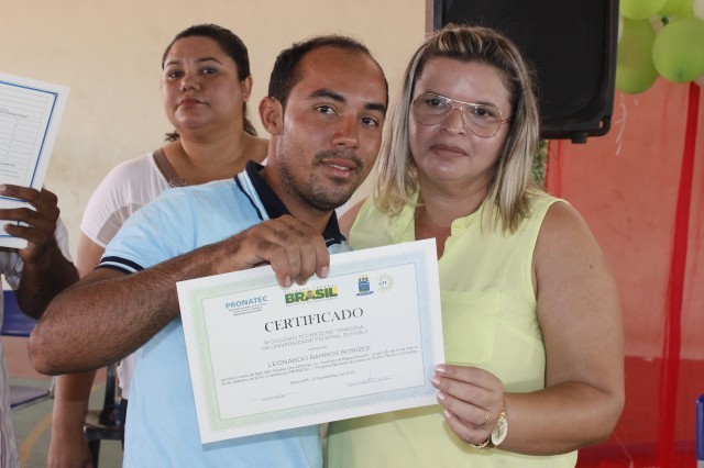 120 alunos dos cursos do PRONATEC recebem Certificados no município de Miguel Alves  - Imagem 30
