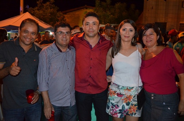 Vera Mendes comemora seus 19 anos e Frank Aguiar agita multidão. Veja a cobertura fotográfica: - Imagem 90