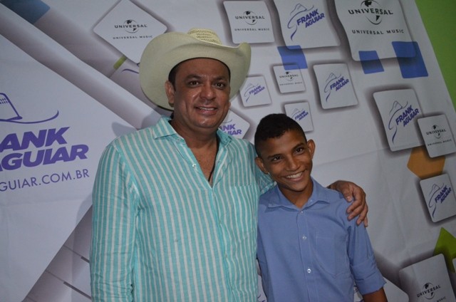 Vera Mendes comemora seus 19 anos e Frank Aguiar agita multidão. Veja a cobertura fotográfica: - Imagem 36