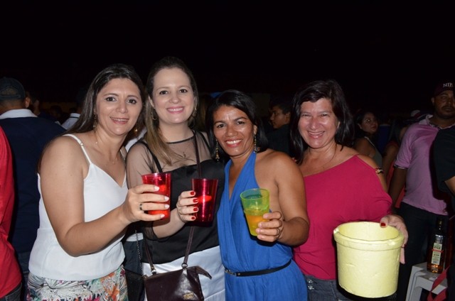 Vera Mendes comemora seus 19 anos e Frank Aguiar agita multidão. Veja a cobertura fotográfica: - Imagem 21