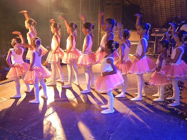 Escolinha de Balé Passo a Passo se apresentou para a população  - Imagem 6