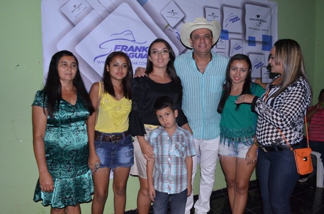 Vera Mendes comemora seus 19 anos e Frank Aguiar agita multidão. Veja a cobertura fotográfica: - Imagem 46