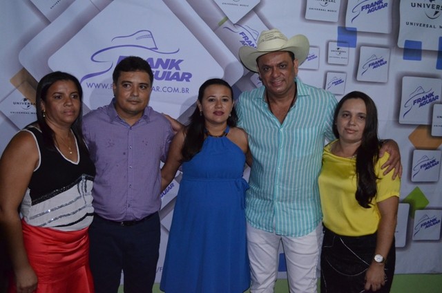 Vera Mendes comemora seus 19 anos e Frank Aguiar agita multidão. Veja a cobertura fotográfica: - Imagem 29