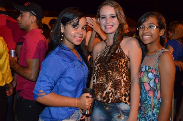 Vera Mendes comemora seus 19 anos e Frank Aguiar agita multidão. Veja a cobertura fotográfica: - Imagem 81