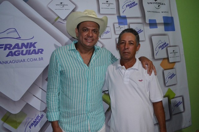 Vera Mendes comemora seus 19 anos e Frank Aguiar agita multidão. Veja a cobertura fotográfica: - Imagem 34